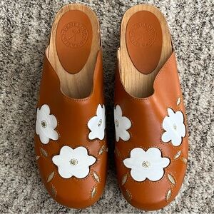 NWOT Penelope Chilvers Babette Floral Clogs in Tan - Size 40 (9)